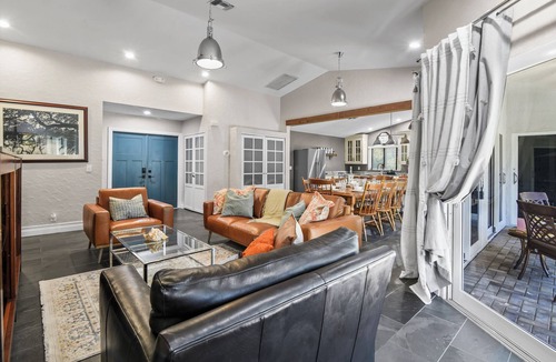 Coral Springs House | The Springs - Pool, Pets, Designer Kitchen & Work Stations (Desks, Monitors, Chairs)
