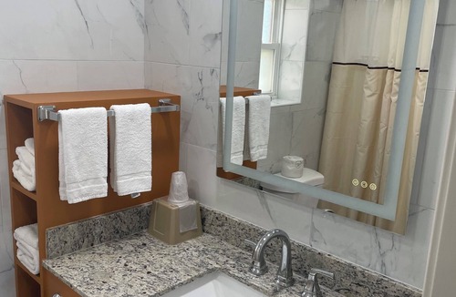 Etna Hotel | The Springwater Inn