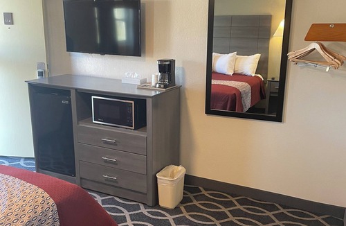 Etna Hotel | The Springwater Inn