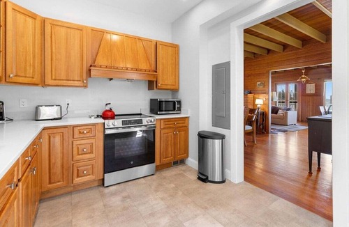 Owls Head House | The Spruces, Crescent Beach waterfront 5-bedroom