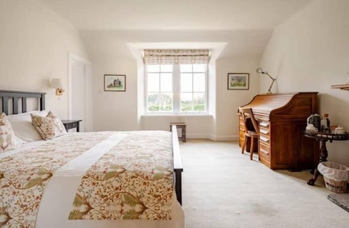 Kinross Bed & Breakfast | The Squirrel Room Energetic & Inspiring