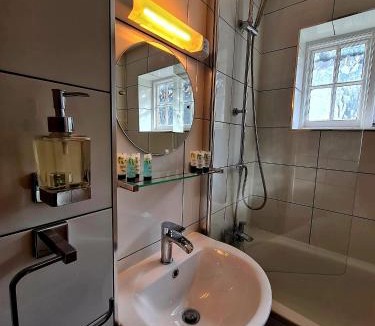 Worth Hotel | The St Crispin Inn