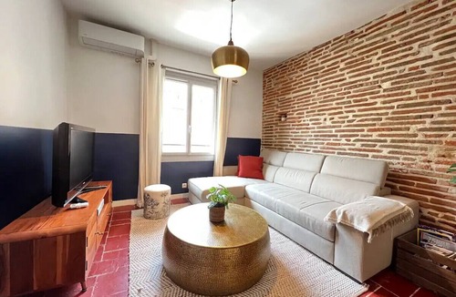 Saint-Cyprien Apartment | The St Cyp' - Bricked wall and cozy in Toulouse