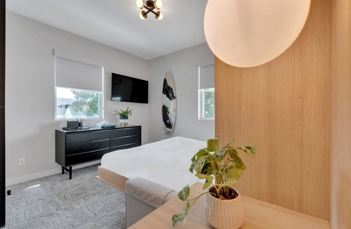 Asbury Park Hotel | The St. Laurent: Queen - Sleeps 2