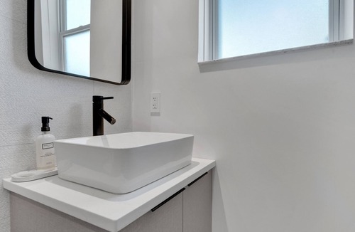 Asbury Park Hotel | The St. Laurent: Queen - Sleeps 2