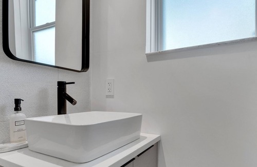 Asbury Park House | The St. Laurent: Three Rooms - Sleeps 6