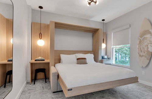 Asbury Park House | The St. Laurent: Three Rooms - Sleeps 6