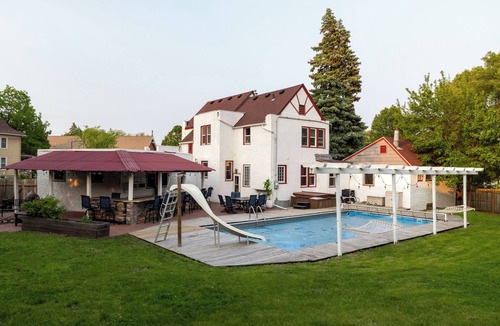 St. Anthony Park House | The St. Paul Castle ~ Heated Pool ~ Hot Tub ~ Sauna ~ Arcade ~ Bar ~ 8BR