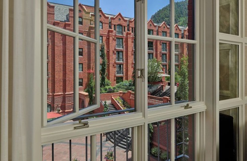 Downtown Resort | The St. Regis Aspen Resort
