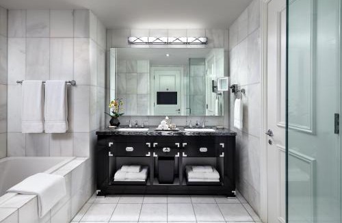 Financial District Hotel | The St. Regis Toronto
