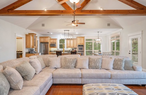 Lake Hamilton House | The St. Thomas On Lake Hamilton - Sleeps 10, Lakefront!