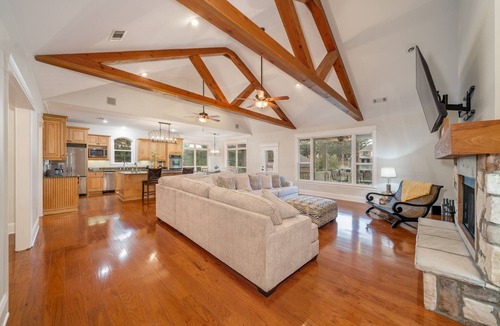 Lake Hamilton House | The St. Thomas On Lake Hamilton - Sleeps 10, Lakefront!