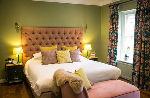 Maidstone Bed & Breakfast | The Stable Courtyard Bedrooms at Leeds Castle