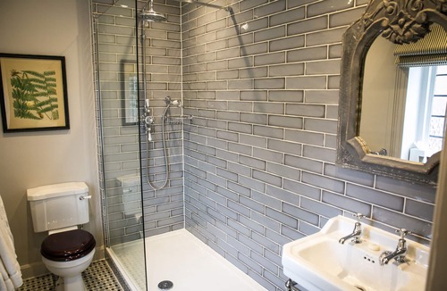 Maidstone Bed & Breakfast | The Stable Courtyard Bedrooms at Leeds Castle