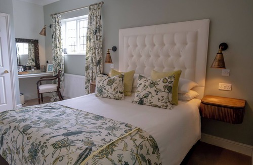Maidstone Bed & Breakfast | The Stable Courtyard Bedrooms at Leeds Castle
