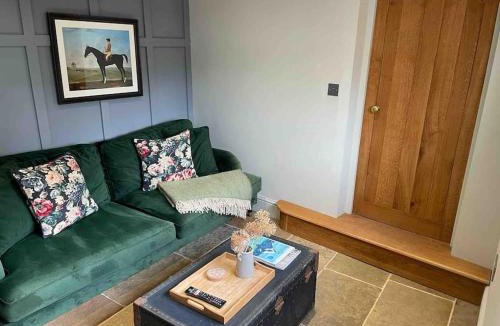 Barrow upon Trent Apartment | The Stable Loft. NEC, Airport