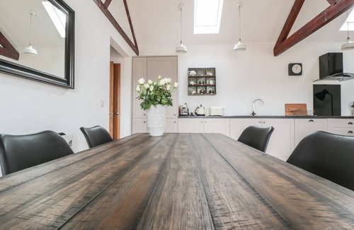 Berkeley Cottage | THE STABLE, pet friendly, with open fire in Berkeley