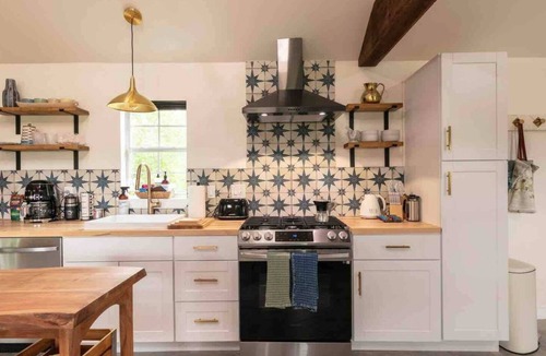 Red Rock Apartment | The Stable Retreat: Stylish Vaulted, Skylit Studio