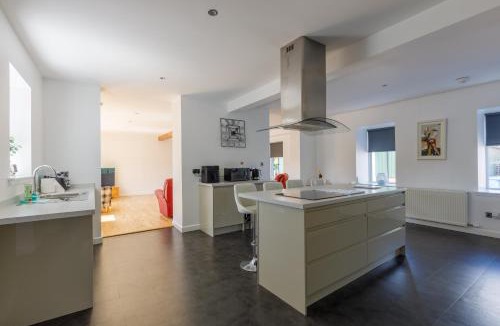 Ayr House | The Stables at Brickrow Farm