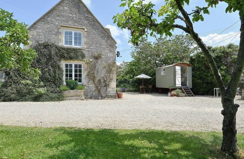 Colerne Cottage | The Stables at Daubeneys