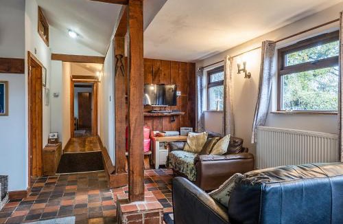 Yoxall House | The Stables At The Oaks