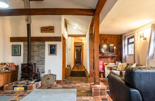 Yoxall House | The Stables At The Oaks