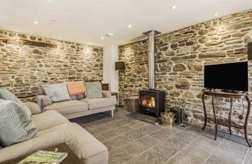 Llanvair Kilgeddin House | The Stables - Cottage