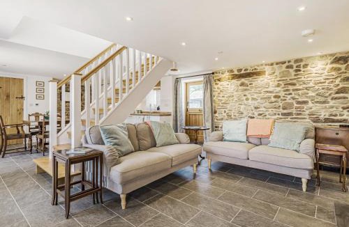 Llanvair Kilgeddin House | The Stables - Cottage