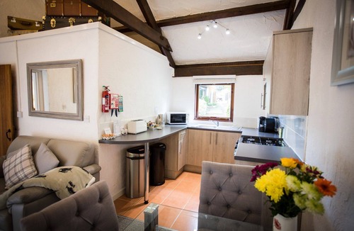 Kingswear Cottage | The Stables - Fully accessible dog friendly with a hot tub