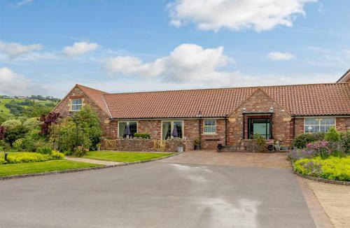 Cheddar House | The Stables