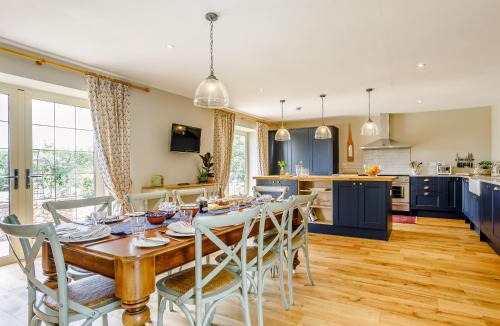 Cheddar House | The Stables