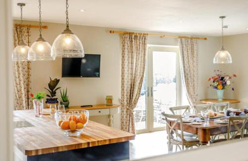 Cheddar House | The Stables