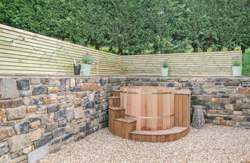 Littleborough House | The Stables