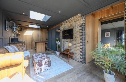 Leigh-on-Sea House | The Stables