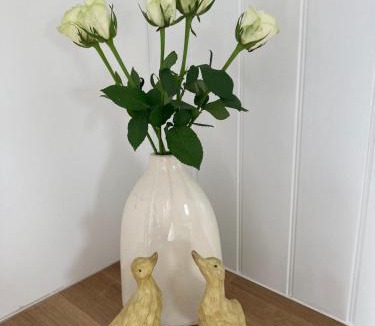 Hoylandswaine House | The Stables, Modern 2 bed, 4 person, Rural Barn Conversion with Great Access