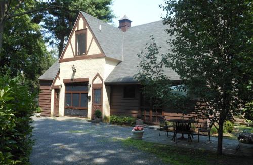 Lincoln Park House | The Stables