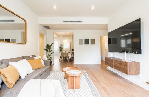 La Maternitat i Sant Ramon Apartment | The Stadium Luxe Apartment