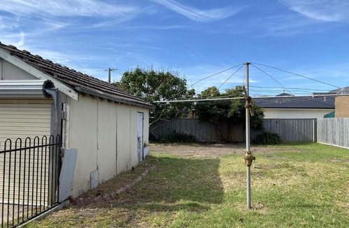 Lakes Entrance House | The Staff House