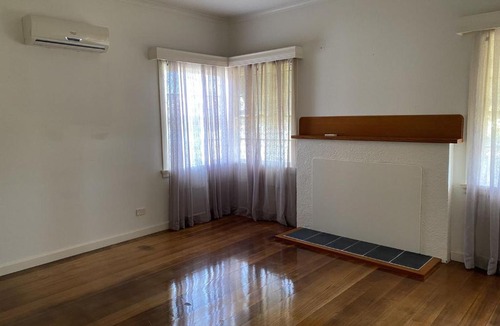 Lakes Entrance House | The Staff House