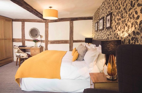 Eashing Hotel | The Stag on the River