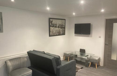 Colnbrook Apartment | The Stage Door