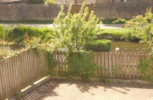 Lancaster Apartment | The Staithe by the Canal.