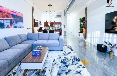 Downtown Memphis Apartment | The Stallion #103 - Walk to Attractions - Modern 2BD Loft in Downtown with Patio