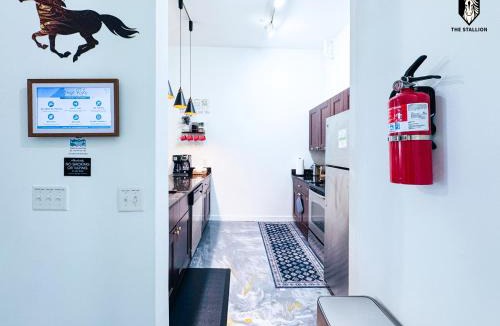 Downtown Memphis Apartment | The Stallion #103 - Walk to Attractions - Modern 2BD Loft in Downtown with Patio