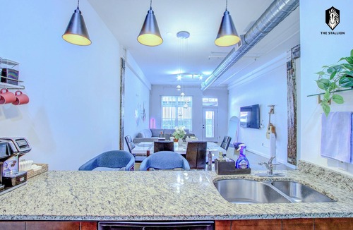 Downtown Memphis Apartment | The Stallion