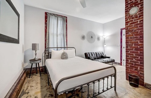 Springfield Apartment | The Staple Apartment Unit 1 - Free parking