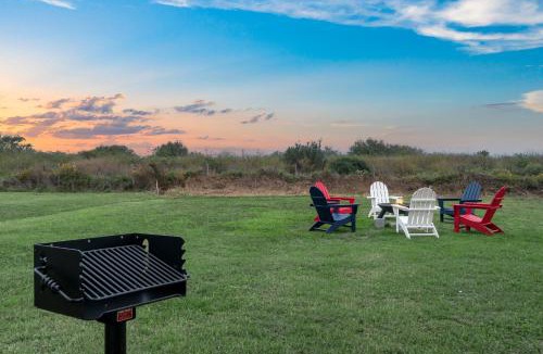 Crystal Beach House | The Star-Spangled Cottage