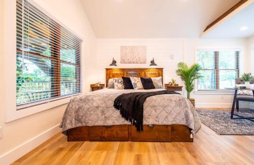 Elm Mott Other | The Starling Treehouse 15 MIN to Magnolia Baylor