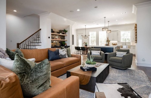 College Station House | The Station: Luxurious Rustic Elegance 3 King Suites