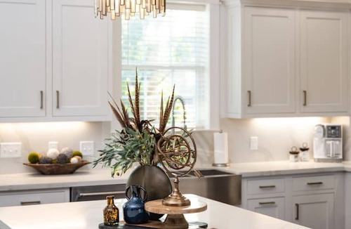 College Station House | The Station: Luxurious Rustic Elegance 3 King Suites